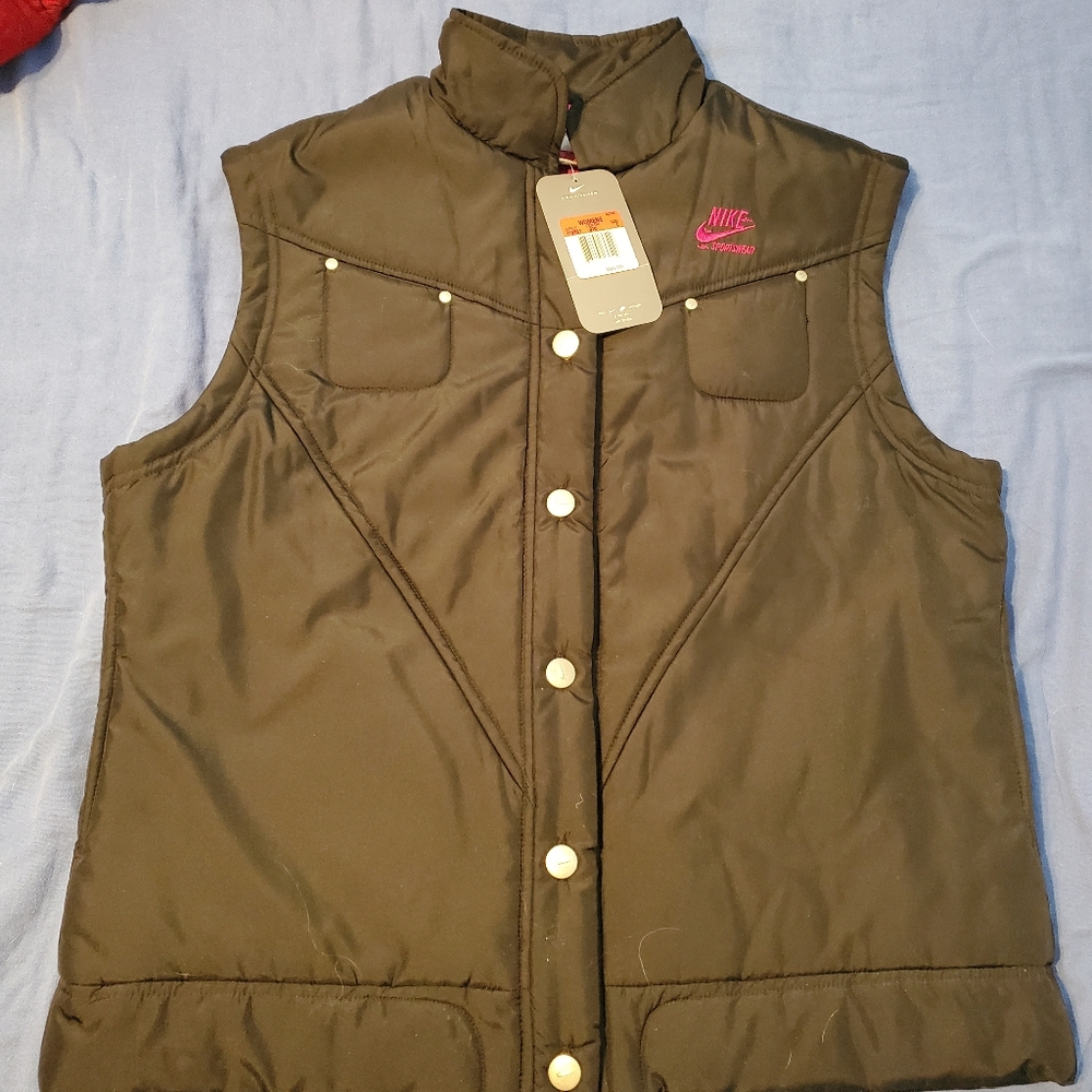 NWT Nike button front puffer vest